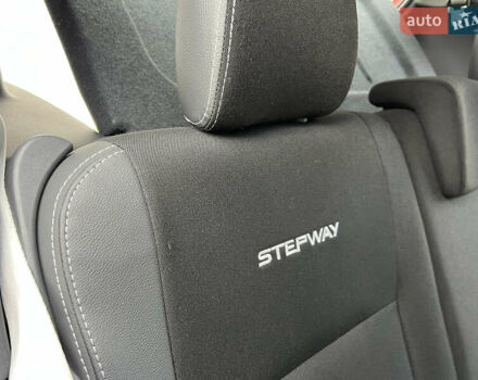 Красный Дачия Sandero StepWay, объемом двигателя 1.6 л и пробегом 139 тыс. км за 7350 $, фото 93 на Automoto.ua