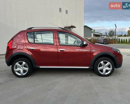 Красный Дачия Sandero StepWay, объемом двигателя 1.6 л и пробегом 139 тыс. км за 7350 $, фото 3 на Automoto.ua