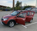 Красный Дачия Sandero StepWay, объемом двигателя 1.6 л и пробегом 137 тыс. км за 6899 $, фото 2 на Automoto.ua