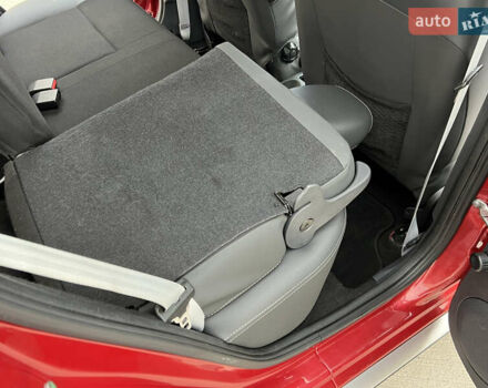 Красный Дачия Sandero StepWay, объемом двигателя 1.6 л и пробегом 139 тыс. км за 7350 $, фото 95 на Automoto.ua