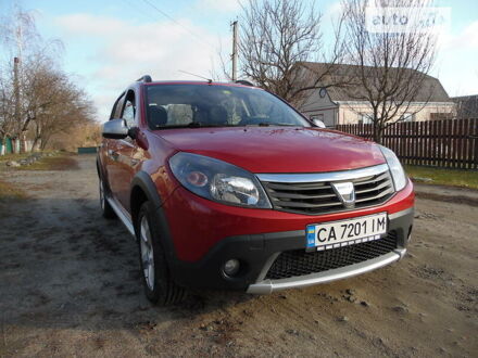 Дачія Sandero StepWay 2010 у Корсунь-Шевченковском на Automoto.ua Червоний Дачія Sandero StepWay, об'ємом двигуна 1.6 л та пробігом 171 тис. км за 6999 $, фото 1 на Automoto.ua