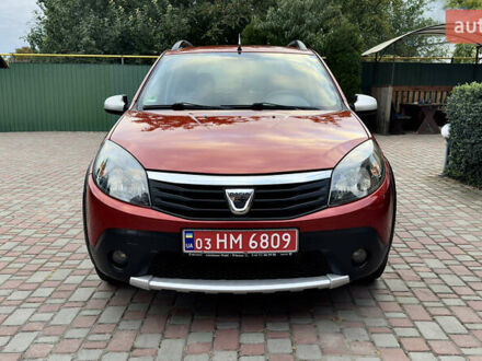 Красный Дачия Sandero StepWay, объемом двигателя 1.6 л и пробегом 71 тыс. км за 7349 $, фото 1 на Automoto.ua
