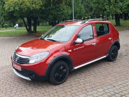 Красный Дачия Sandero StepWay, объемом двигателя 1.5 л и пробегом 208 тыс. км за 6999 $, фото 1 на Automoto.ua
