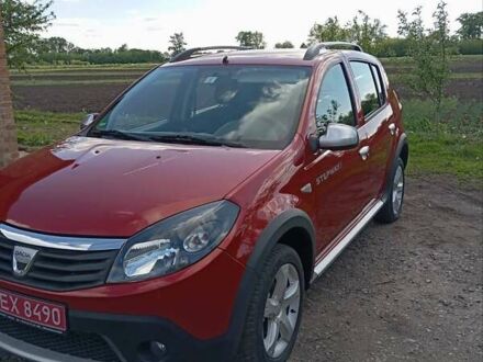 Дачія Sandero StepWay 2011 у Хороле на Automoto.ua Червоний Дачія Sandero StepWay, об'ємом двигуна 1.6 л та пробігом 147 тис. км за 6850 $, фото 1 на Automoto.ua