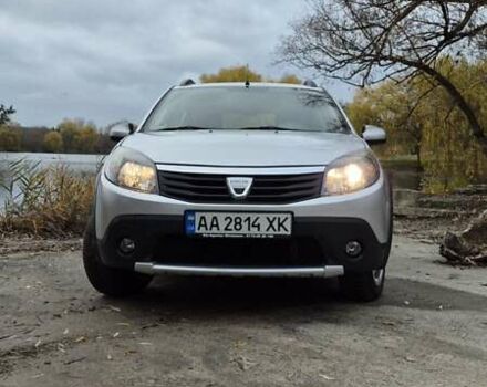 Серый Дачия Sandero StepWay, объемом двигателя 1.6 л и пробегом 62 тыс. км за 7500 $, фото 1 на Automoto.ua