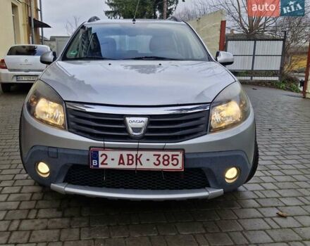 Серый Дачия Sandero StepWay, объемом двигателя 1.6 л и пробегом 200 тыс. км за 5700 $, фото 3 на Automoto.ua