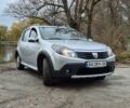 Серый Дачия Sandero StepWay, объемом двигателя 1.6 л и пробегом 62 тыс. км за 7500 $, фото 3 на Automoto.ua
