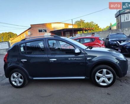 Серый Дачия Sandero StepWay, объемом двигателя 1.6 л и пробегом 190 тыс. км за 6600 $, фото 2 на Automoto.ua