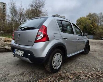 Серый Дачия Sandero StepWay, объемом двигателя 1.6 л и пробегом 62 тыс. км за 7500 $, фото 2 на Automoto.ua
