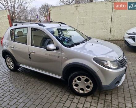 Серый Дачия Sandero StepWay, объемом двигателя 1.6 л и пробегом 200 тыс. км за 5700 $, фото 4 на Automoto.ua