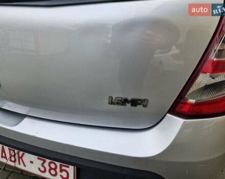 Серый Дачия Sandero StepWay, объемом двигателя 1.6 л и пробегом 200 тыс. км за 5700 $, фото 9 на Automoto.ua