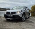 Серый Дачия Sandero StepWay, объемом двигателя 1.6 л и пробегом 62 тыс. км за 7500 $, фото 1 на Automoto.ua