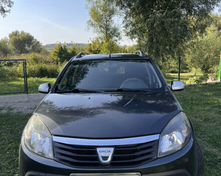 Серый Дачия Sandero StepWay, объемом двигателя 1.6 л и пробегом 144 тыс. км за 6500 $, фото 1 на Automoto.ua
