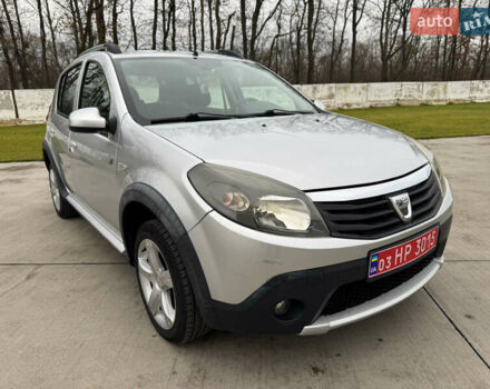 Серый Дачия Sandero StepWay, объемом двигателя 1.6 л и пробегом 175 тыс. км за 6200 $, фото 5 на Automoto.ua