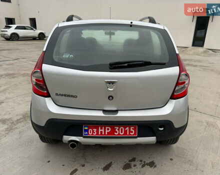 Серый Дачия Sandero StepWay, объемом двигателя 1.6 л и пробегом 175 тыс. км за 6200 $, фото 3 на Automoto.ua