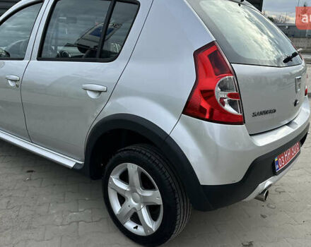 Серый Дачия Sandero StepWay, объемом двигателя 1.6 л и пробегом 175 тыс. км за 6700 $, фото 4 на Automoto.ua