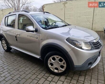 Серый Дачия Sandero StepWay, объемом двигателя 1.6 л и пробегом 200 тыс. км за 5700 $, фото 5 на Automoto.ua