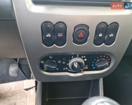 Серый Дачия Sandero StepWay, объемом двигателя 1.6 л и пробегом 200 тыс. км за 5700 $, фото 19 на Automoto.ua