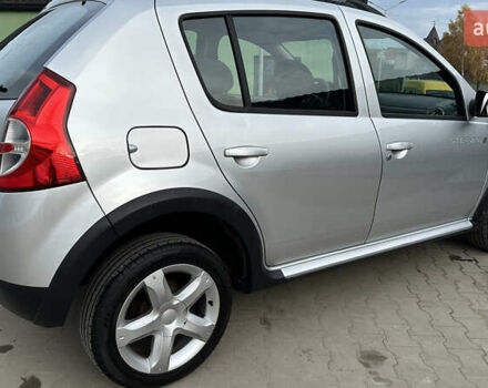 Серый Дачия Sandero StepWay, объемом двигателя 1.6 л и пробегом 175 тыс. км за 6700 $, фото 2 на Automoto.ua