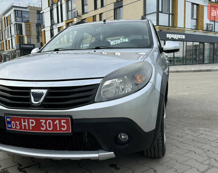 Серый Дачия Sandero StepWay, объемом двигателя 1.6 л и пробегом 175 тыс. км за 6700 $, фото 1 на Automoto.ua