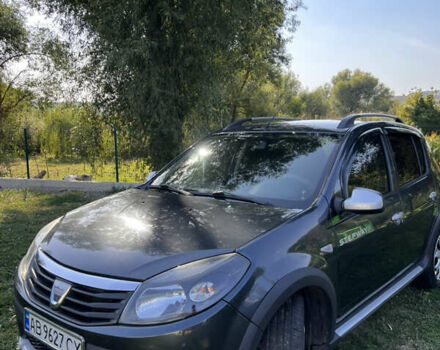 Серый Дачия Sandero StepWay, объемом двигателя 1.6 л и пробегом 144 тыс. км за 6500 $, фото 2 на Automoto.ua
