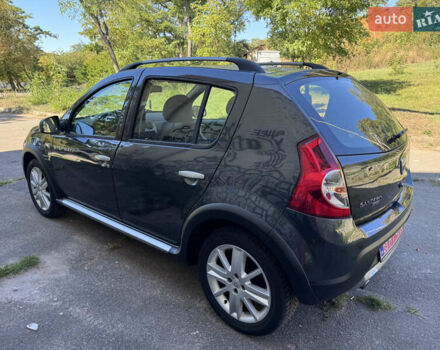 Серый Дачия Sandero StepWay, объемом двигателя 1.6 л и пробегом 173 тыс. км за 6799 $, фото 9 на Automoto.ua