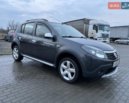 Серый Дачия Sandero StepWay, объемом двигателя 1.5 л и пробегом 181 тыс. км за 7500 $, фото 2 на Automoto.ua