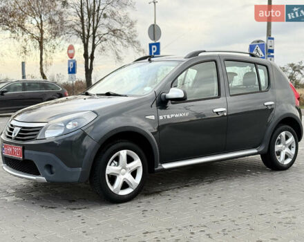Серый Дачия Sandero StepWay, объемом двигателя 1.6 л и пробегом 141 тыс. км за 6200 $, фото 3 на Automoto.ua
