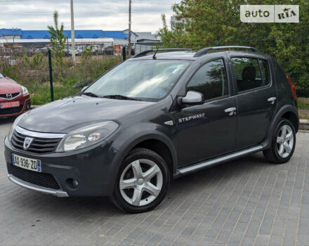 Серый Дачия Sandero StepWay, объемом двигателя 1.6 л и пробегом 180 тыс. км за 6300 $, фото 1 на Automoto.ua