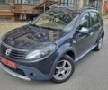 Серый Дачия Sandero StepWay, объемом двигателя 1.6 л и пробегом 191 тыс. км за 6999 $, фото 2 на Automoto.ua