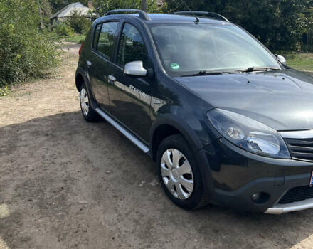 Серый Дачия Sandero StepWay, объемом двигателя 1.6 л и пробегом 131 тыс. км за 6400 $, фото 2 на Automoto.ua