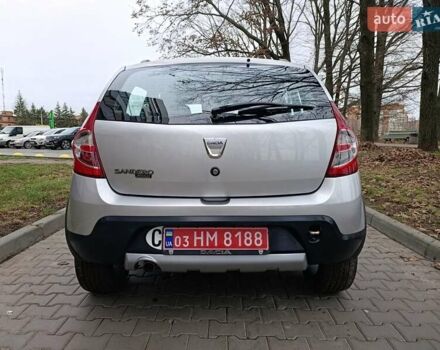Серый Дачия Sandero StepWay, объемом двигателя 1.6 л и пробегом 132 тыс. км за 7300 $, фото 3 на Automoto.ua