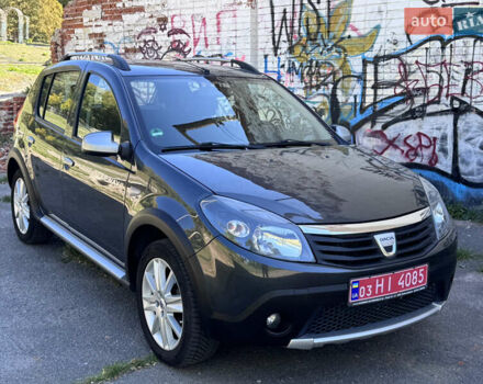 Серый Дачия Sandero StepWay, объемом двигателя 1.6 л и пробегом 173 тыс. км за 6799 $, фото 2 на Automoto.ua