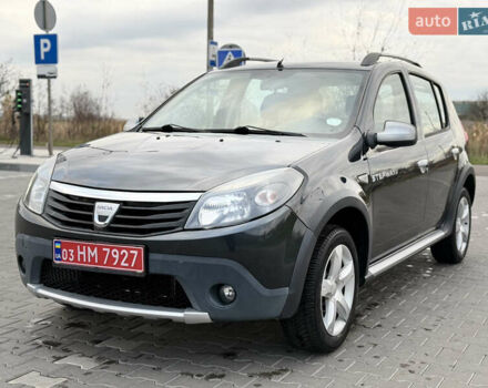 Серый Дачия Sandero StepWay, объемом двигателя 1.6 л и пробегом 141 тыс. км за 6200 $, фото 2 на Automoto.ua