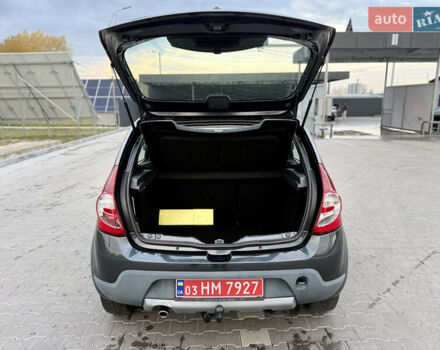 Серый Дачия Sandero StepWay, объемом двигателя 1.6 л и пробегом 141 тыс. км за 6200 $, фото 93 на Automoto.ua