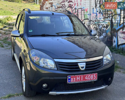 Серый Дачия Sandero StepWay, объемом двигателя 1.6 л и пробегом 173 тыс. км за 6799 $, фото 1 на Automoto.ua