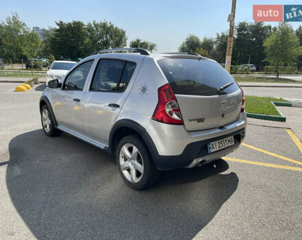 Серый Дачия Sandero StepWay, объемом двигателя 1.6 л и пробегом 195 тыс. км за 7200 $, фото 3 на Automoto.ua