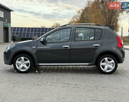 Серый Дачия Sandero StepWay, объемом двигателя 1.6 л и пробегом 141 тыс. км за 6200 $, фото 4 на Automoto.ua