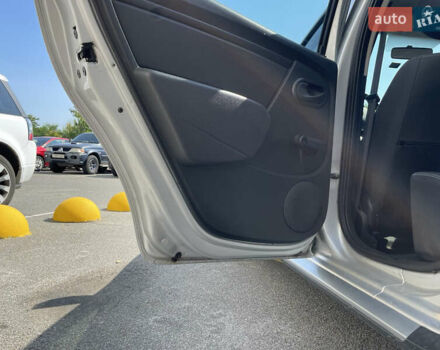 Серый Дачия Sandero StepWay, объемом двигателя 1.6 л и пробегом 195 тыс. км за 7200 $, фото 10 на Automoto.ua