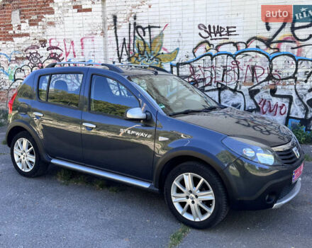 Серый Дачия Sandero StepWay, объемом двигателя 1.6 л и пробегом 173 тыс. км за 6799 $, фото 3 на Automoto.ua