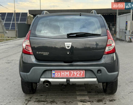 Серый Дачия Sandero StepWay, объемом двигателя 1.6 л и пробегом 141 тыс. км за 6200 $, фото 7 на Automoto.ua
