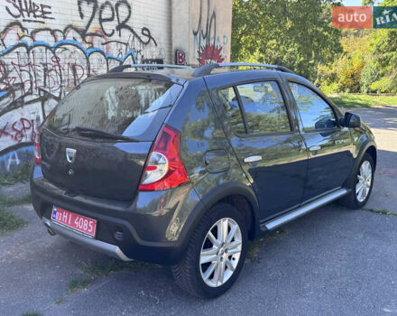Серый Дачия Sandero StepWay, объемом двигателя 1.6 л и пробегом 173 тыс. км за 6799 $, фото 5 на Automoto.ua