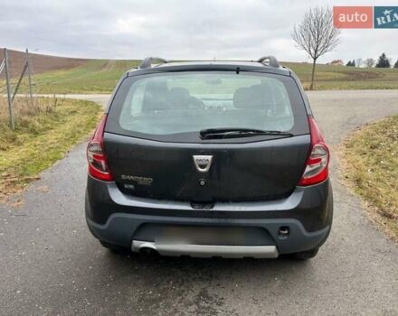 Серый Дачия Sandero StepWay, объемом двигателя 1.6 л и пробегом 230 тыс. км за 5300 $, фото 4 на Automoto.ua
