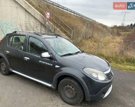 Серый Дачия Sandero StepWay, объемом двигателя 1.6 л и пробегом 230 тыс. км за 5300 $, фото 2 на Automoto.ua