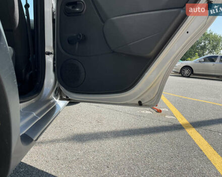 Серый Дачия Sandero StepWay, объемом двигателя 1.6 л и пробегом 195 тыс. км за 7200 $, фото 12 на Automoto.ua