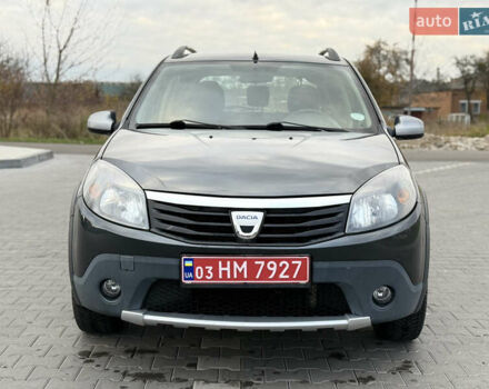 Серый Дачия Sandero StepWay, объемом двигателя 1.6 л и пробегом 141 тыс. км за 6200 $, фото 1 на Automoto.ua