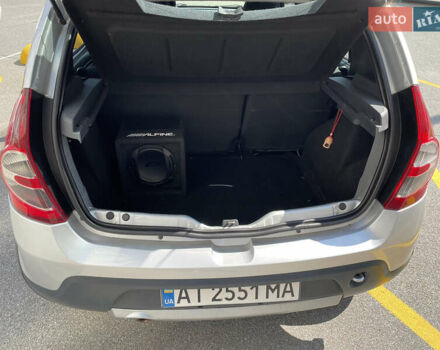 Серый Дачия Sandero StepWay, объемом двигателя 1.6 л и пробегом 195 тыс. км за 7200 $, фото 8 на Automoto.ua