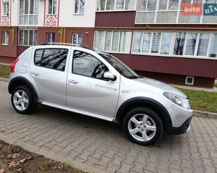 Серый Дачия Sandero StepWay, объемом двигателя 1.6 л и пробегом 132 тыс. км за 7300 $, фото 5 на Automoto.ua