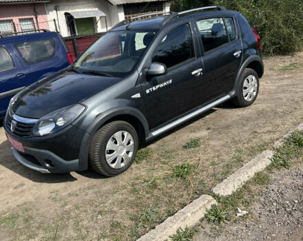 Серый Дачия Sandero StepWay, объемом двигателя 1.6 л и пробегом 131 тыс. км за 6400 $, фото 1 на Automoto.ua
