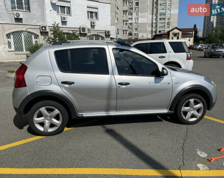 Серый Дачия Sandero StepWay, объемом двигателя 1.6 л и пробегом 195 тыс. км за 7200 $, фото 6 на Automoto.ua
